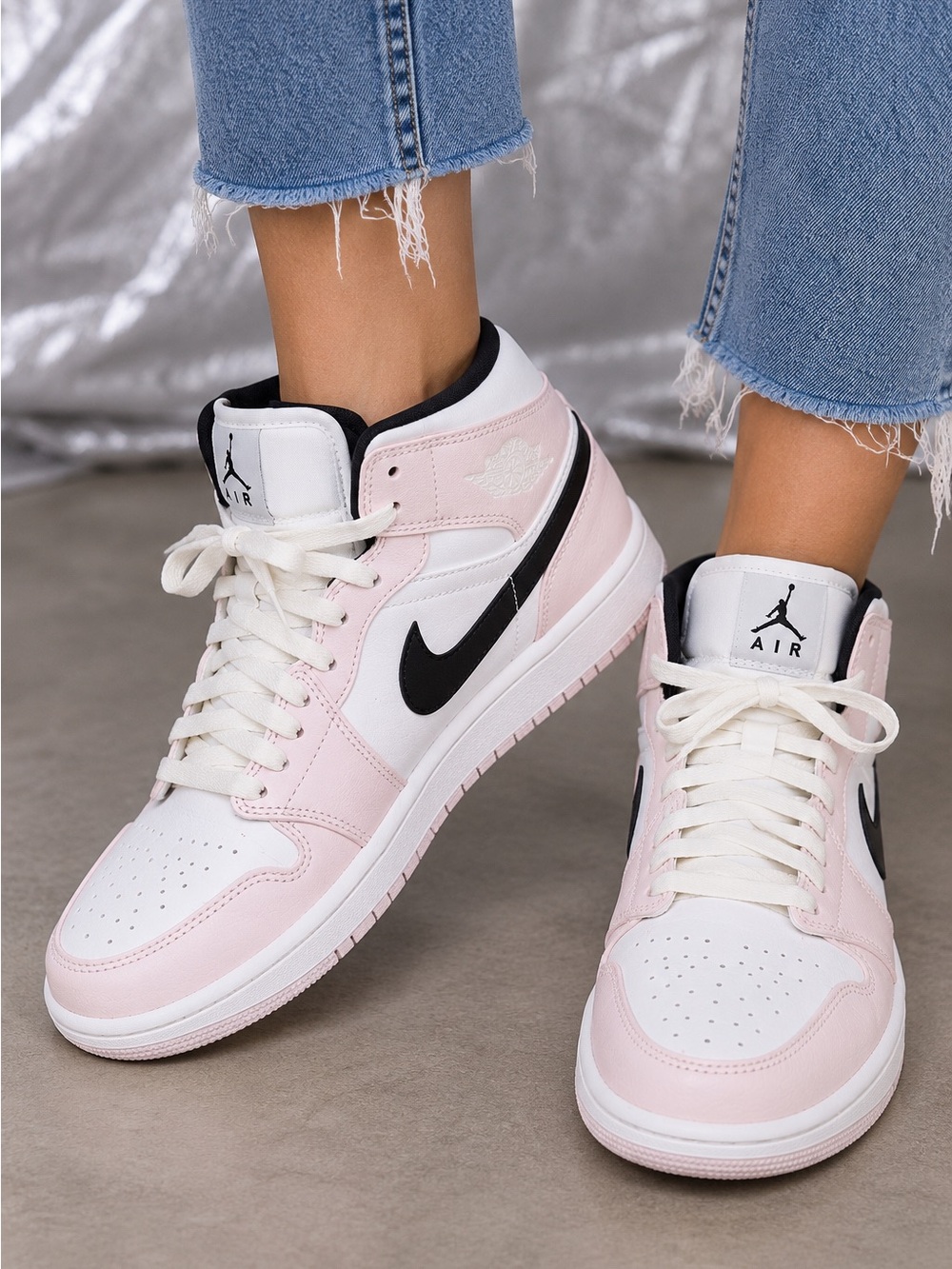 Jordan Air Jordan 1 Mid Top "Barely Rose" White/Pink/Black BQ6472-500 size 11